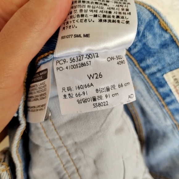 Levi's x Aritzia 501 distressed denim button fly shorts sz 26 - Picture 3 of 10